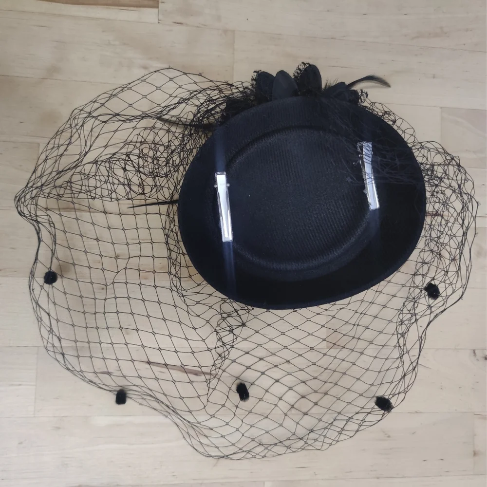 Elegant Black Fascinator with Pearls